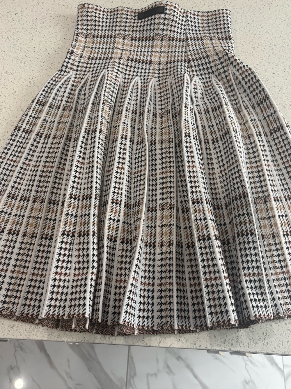 Apparalel skirt-Pleated Houndstooth Plaid Knit Midi Skirt